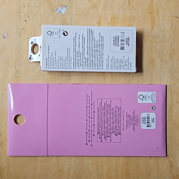 DISNEY MICKEY MOUSE TWEEZER AND MINNIE MOUSE NAIL FILES - Picture 7 of 12